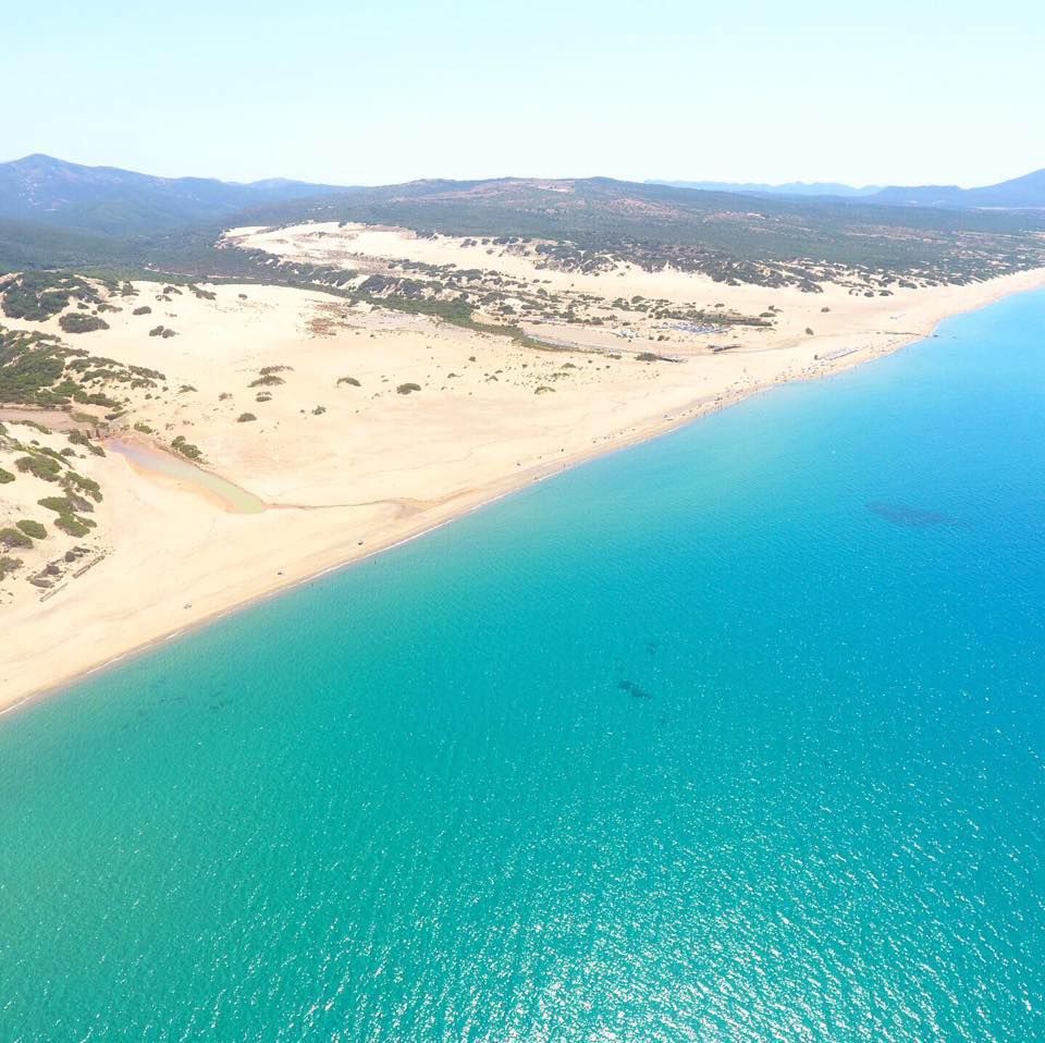 Vista aerea della costa di Piscinas